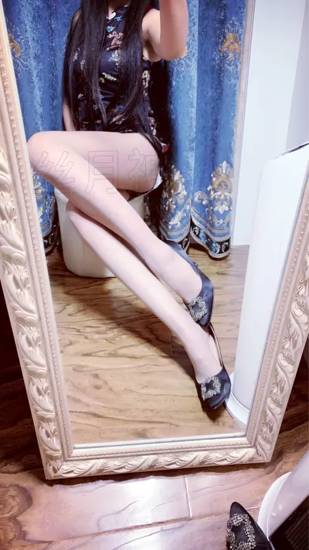 丝月神-旗袍肉丝mb方扣高跟 - 丝月神